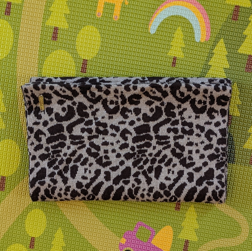 Calvin Klein Leopard Infinity Scarf - Picture 2 of 12